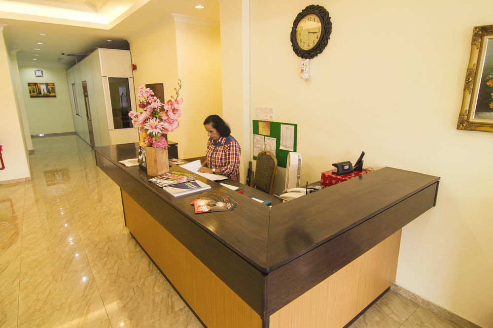 Oyo 327 Buddys Hotel Kuala Lumpur Exterior photo