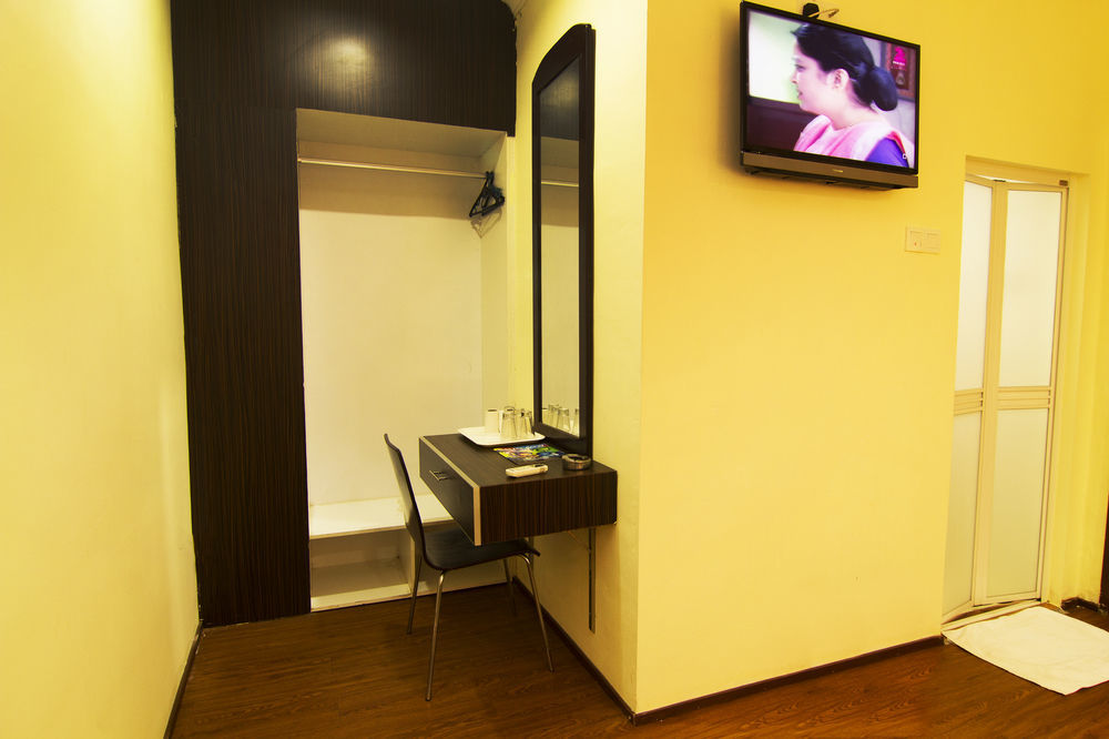 Oyo 327 Buddys Hotel Kuala Lumpur Exterior photo
