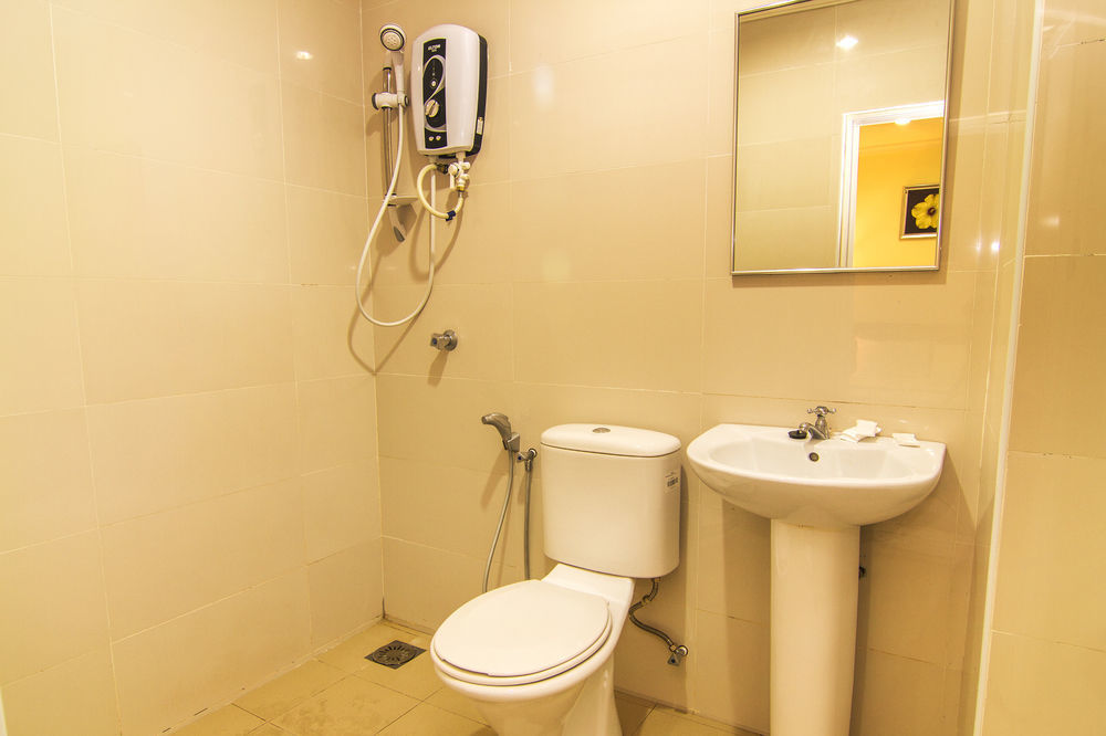 Oyo 327 Buddys Hotel Kuala Lumpur Exterior photo