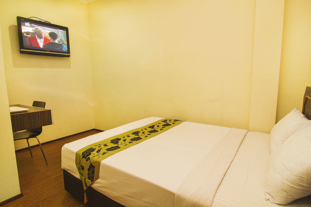 Oyo 327 Buddys Hotel Kuala Lumpur Exterior photo
