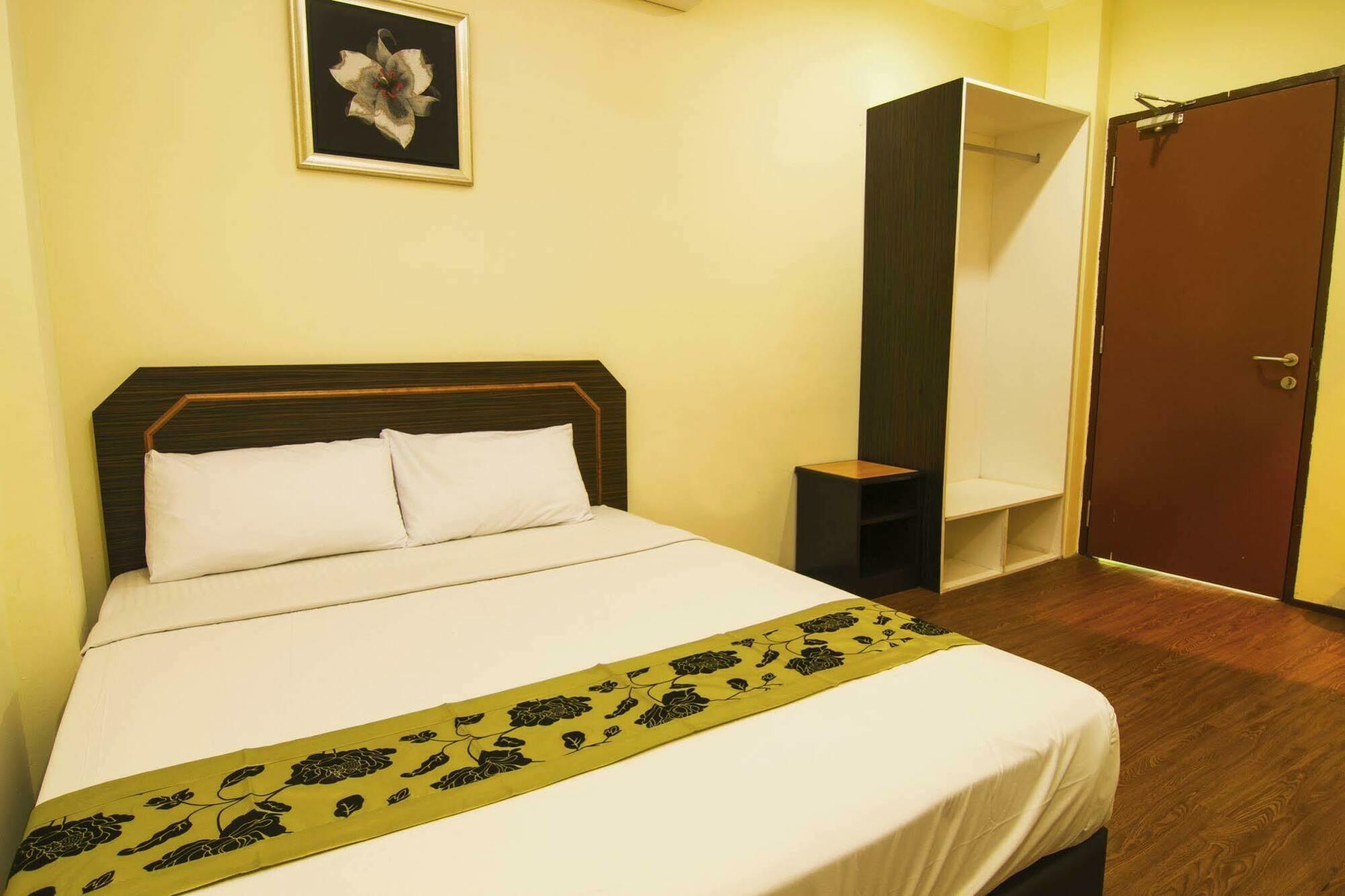 Oyo 327 Buddys Hotel Kuala Lumpur Exterior photo